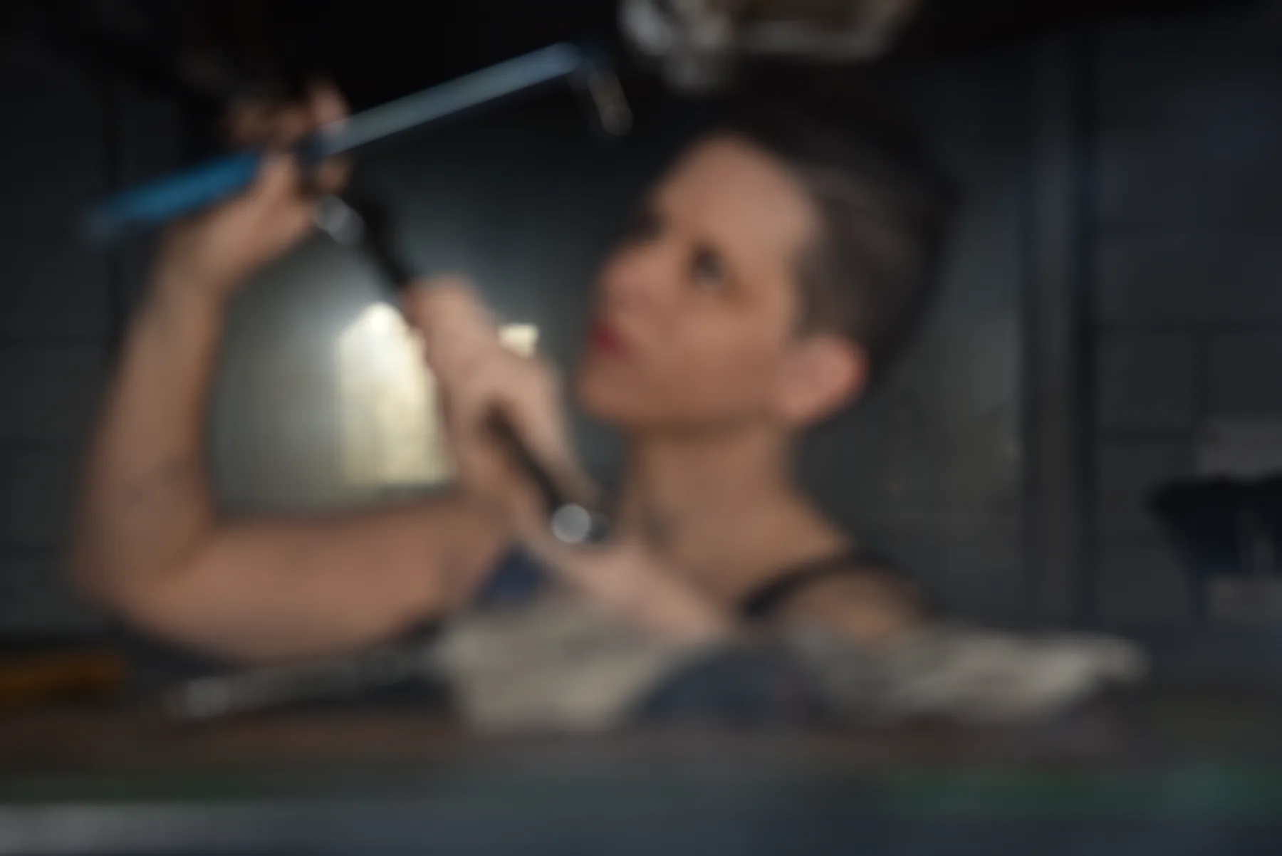 Authentische Markenfotografie in einer handwerklichen Werkstatt